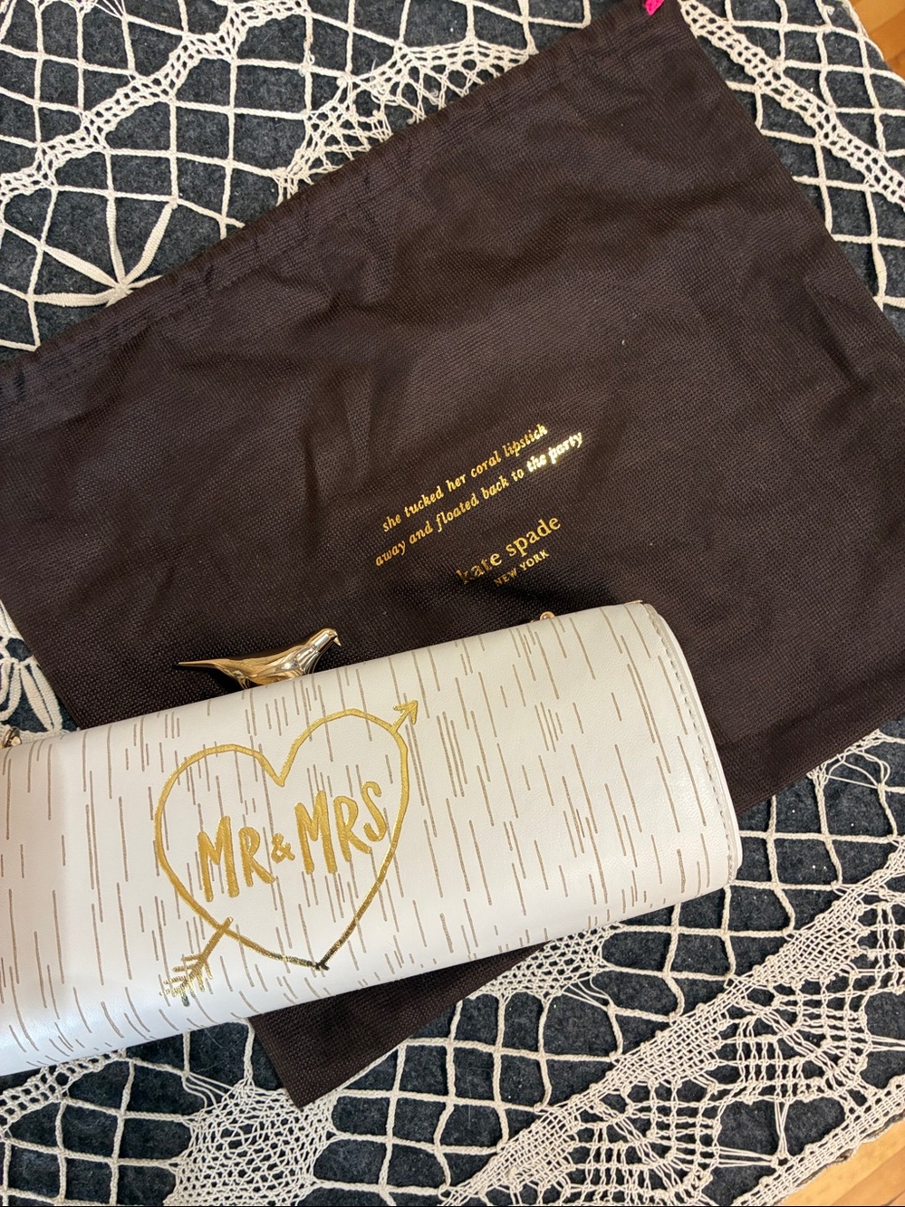 Kate Spade Wedding Belles White & Gold 'Mr. & Mrs.' Heart Clutch/Shoulder bag - Picture 9 of 9